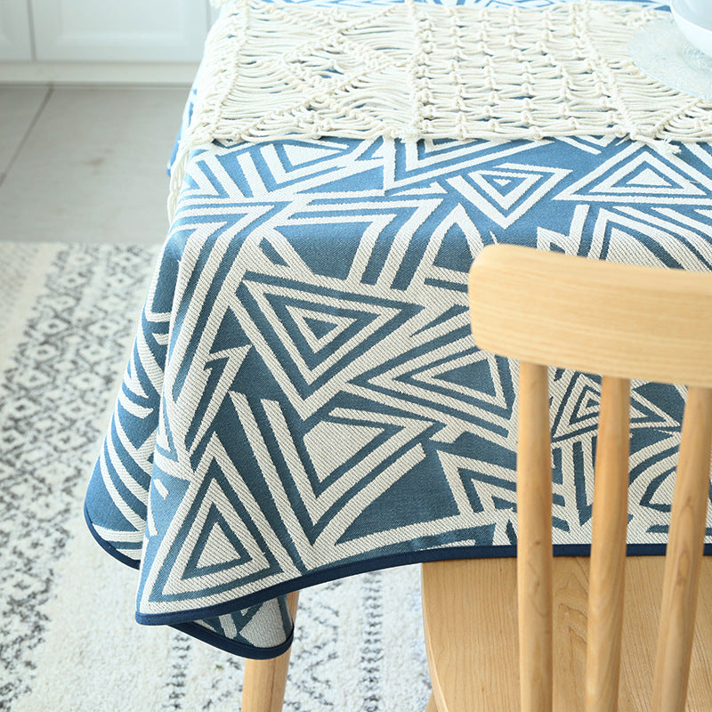 Gewebte Jacquard-Tischdecke aus Baumwollmix mit geometrischem Dreiecks-Design Brehn