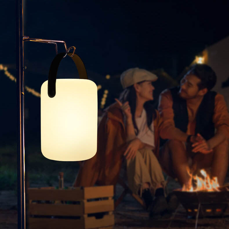 Runde, quadratische LED-Tischleuchte aus Kunststoff für die Terrasse
