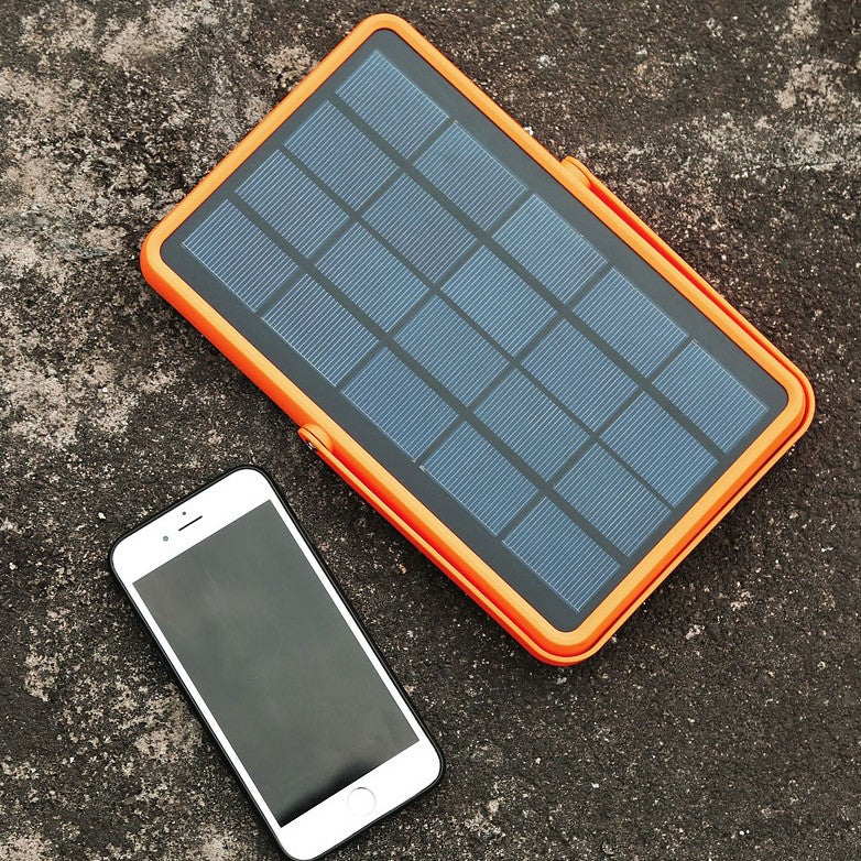 Brehn | Multifunktionale Solarleuchte, mit 3000mAh, 2 Lichtmodi & USB wiederaufladbar, für Gärten, im Freien, Terrasse, Balkon & mehr