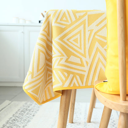 Gewebte Jacquard-Tischdecke aus Baumwollmix mit geometrischem Dreiecks-Design Brehn