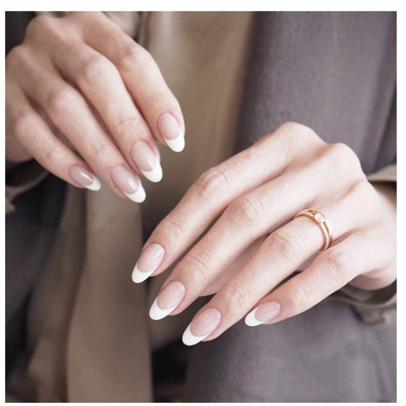Hochwertige Kunstnägel im klassischen French Tip Design Brehn