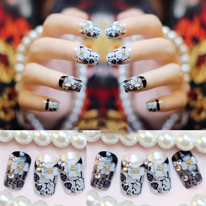 Künstlerisches Blumen- und Strass-Press-On Nagelset