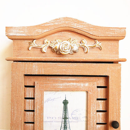 Vintage dekorativer Wandschrank
