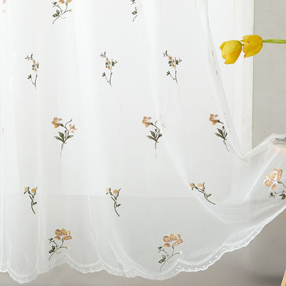 Besticktes Transparentgardinen‑Panel aus feinem Tüll mit floralem Stickrelief und gewelltem Saum Brehn