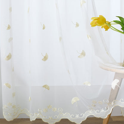 Transparenter Gardinenvorhang aus feinem Tüll mit bestickten Gingko‑Blättern und geschwungenem Spitzenabschluss Brehn