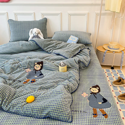 Milchfaser-Fleece-Bettwäsche-Set mit Cartoon-Stickerei