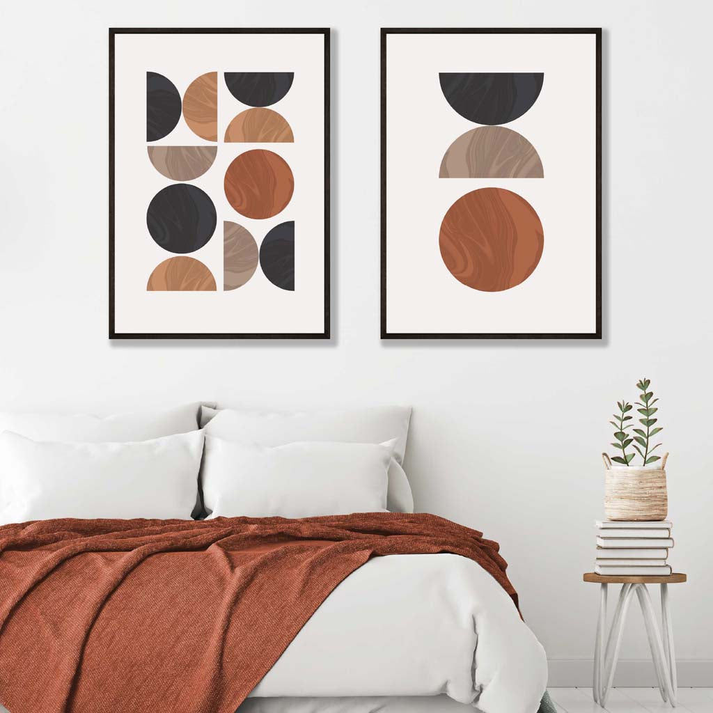 Schwarzes und oranges Set aus gerahmten Kunstdrucken im geometrischen Mid-Century-Stil aus der Mitte des Jahrhunderts (2er-Set