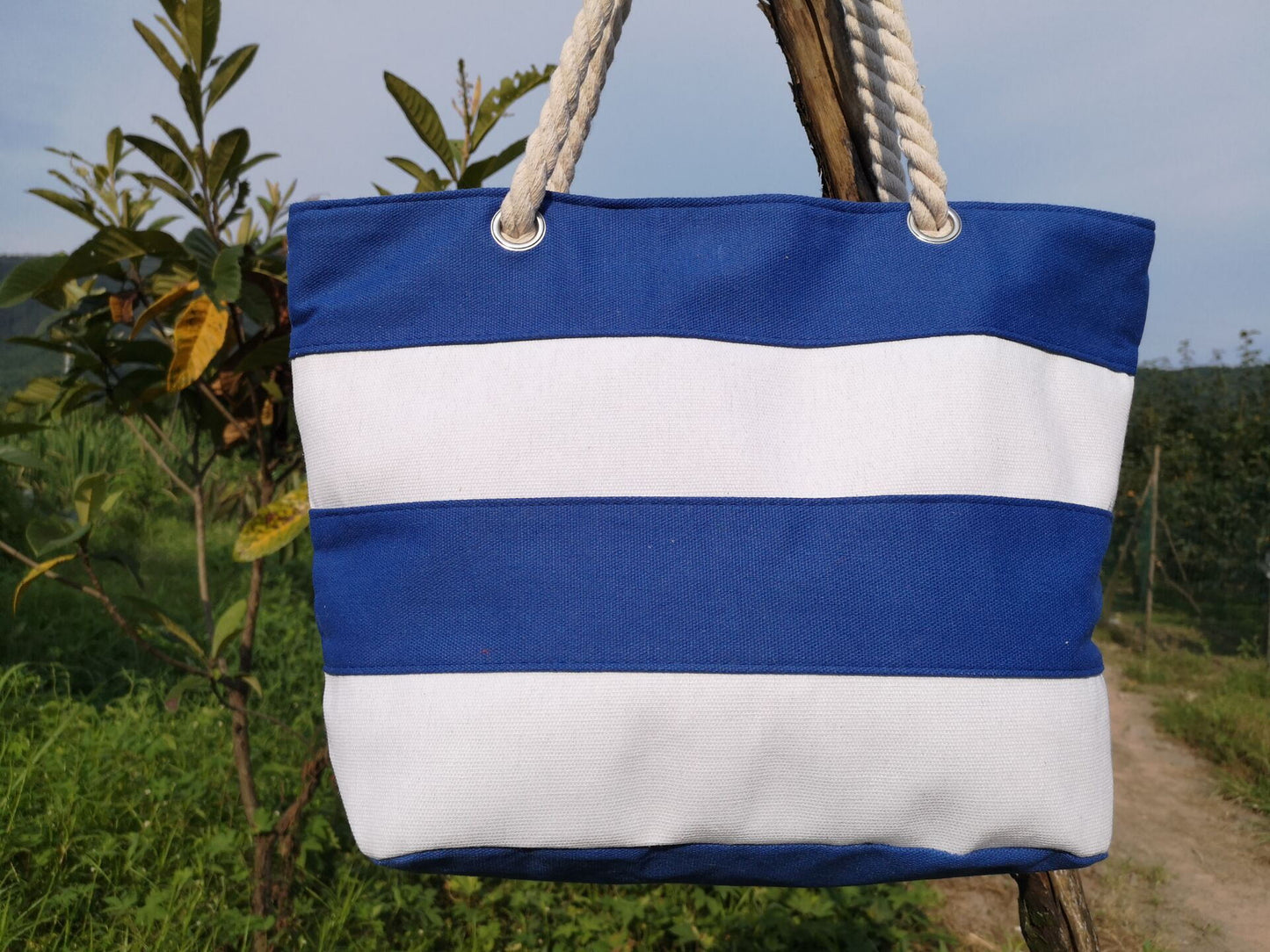 Stilvolle Strandtasche Aus Strapazierfähigem Segeltuch mit Einzigartigem Seilgriff Brehn