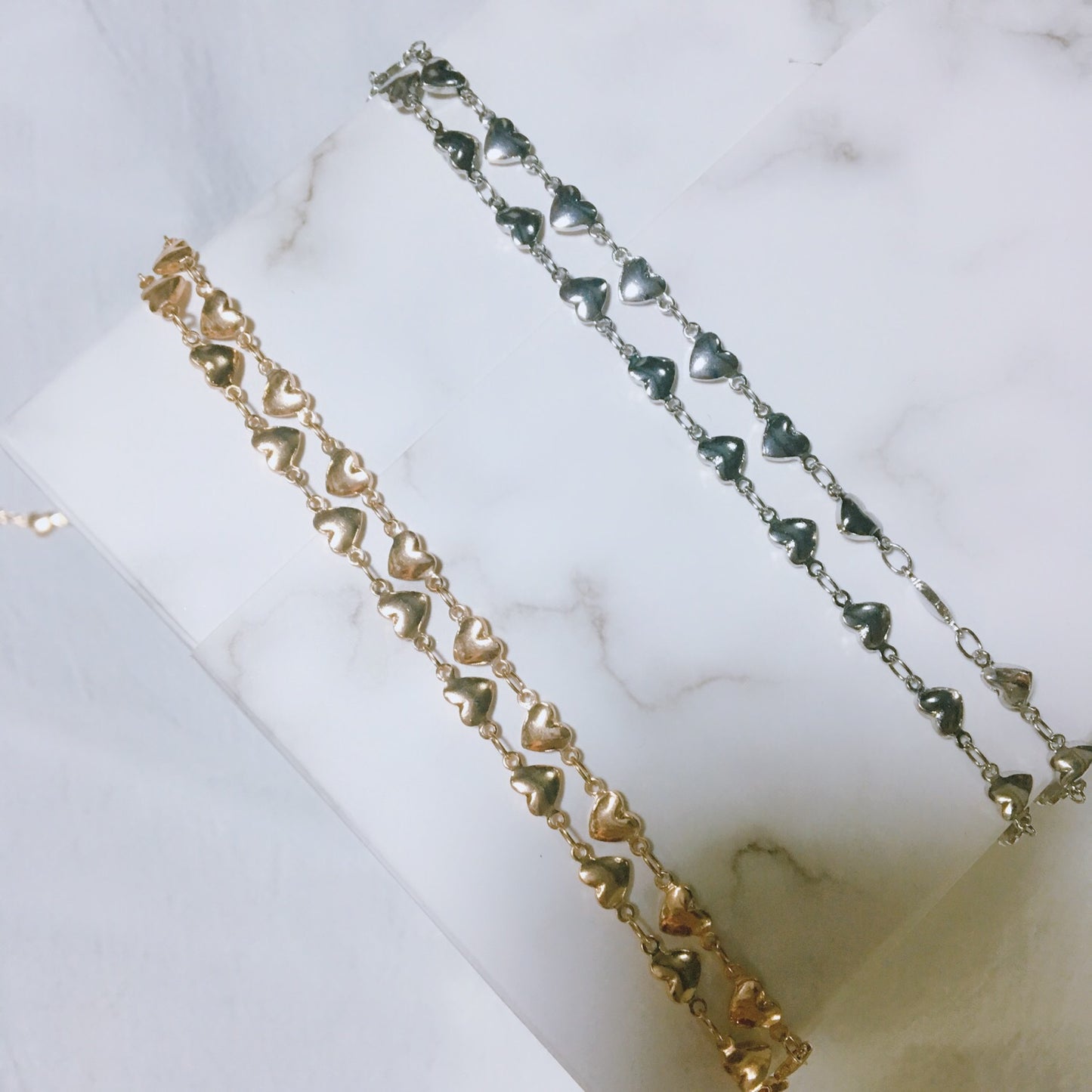 Feine Kette mit Herzen Brehn
