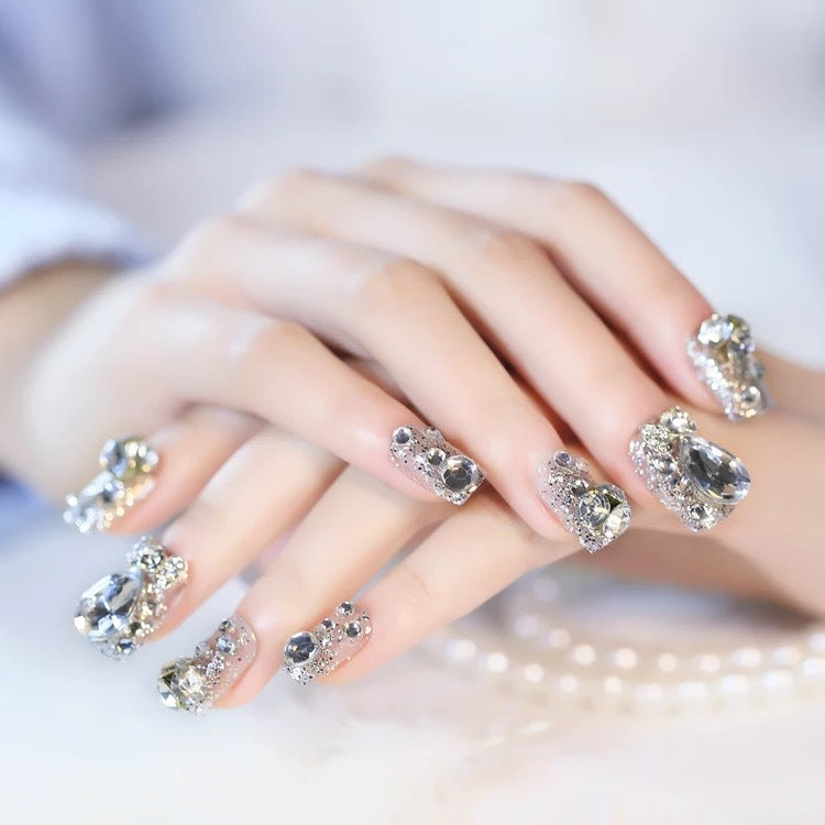 Kunstnägel mit glamourösem Strass- und Glitzerdesign Brehn