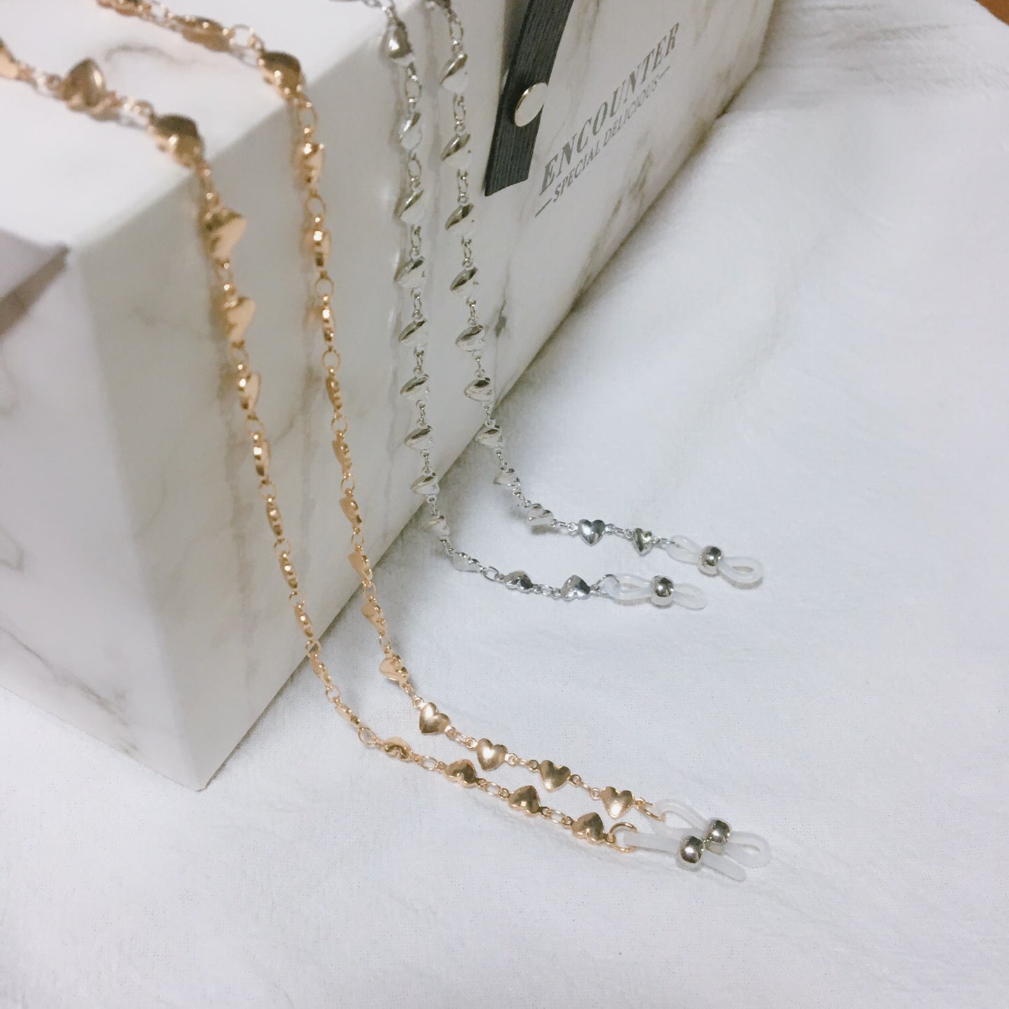 Feine Kette mit Herzen Brehn