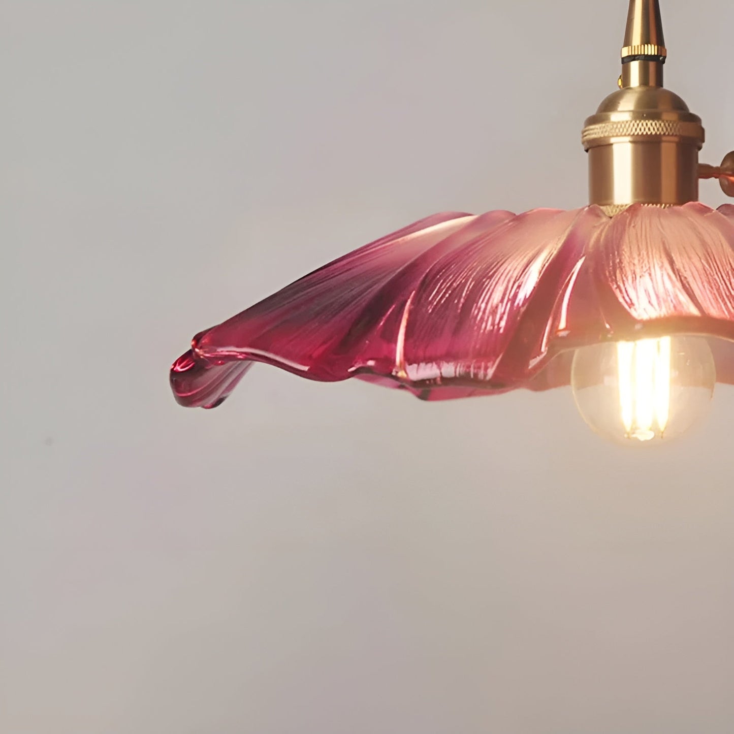 Hängelampe mit Blumenmotiv – Warmes Licht & stilvolles Design | Für Ihr Zuhause