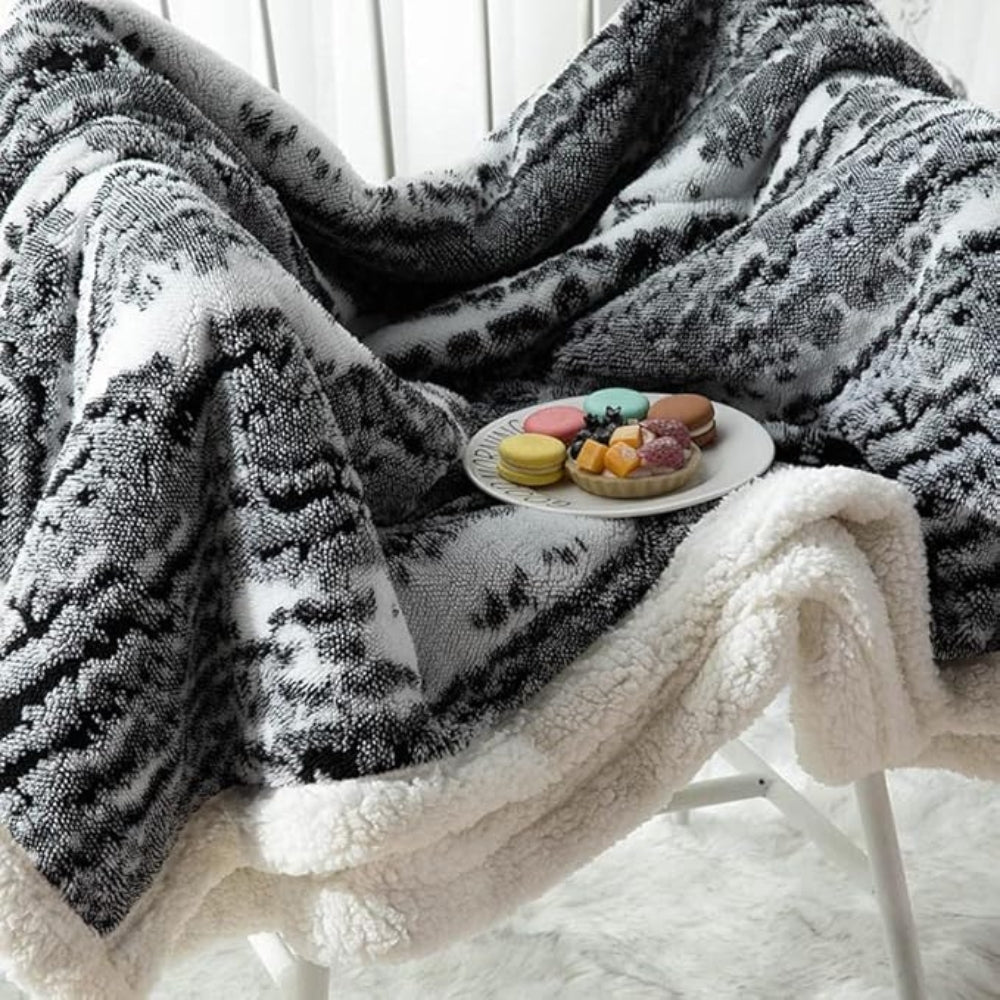 Seraphina Samt-Sherpa-Decke