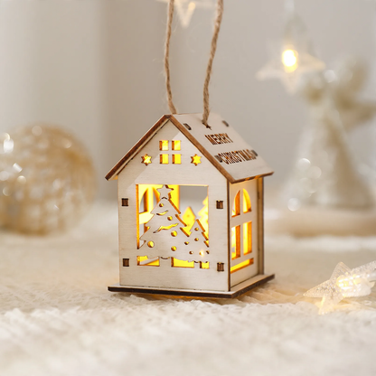 Beleuchtetes Holzhaus als Weihnachtsdekoration