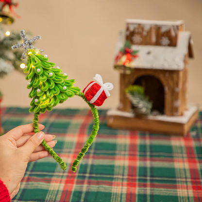 DIY Weihnachtsbaum-Tischdekoration aus Biegeplüsch