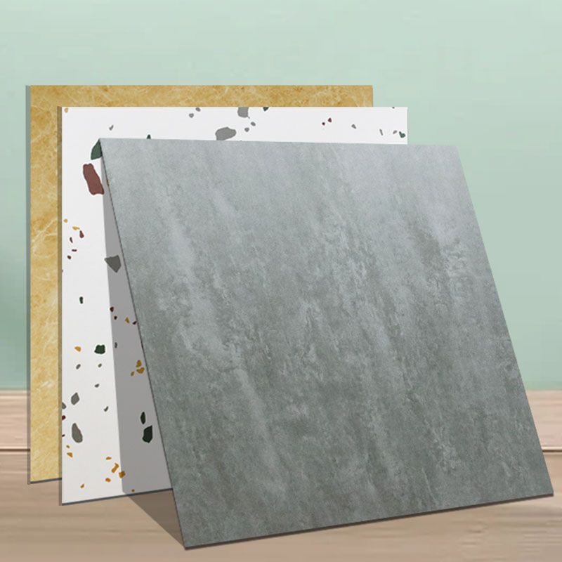 Steinlook PVC-Bodenbelag mit geringer Glanzwirkung, selbstklebendes Vinylboden