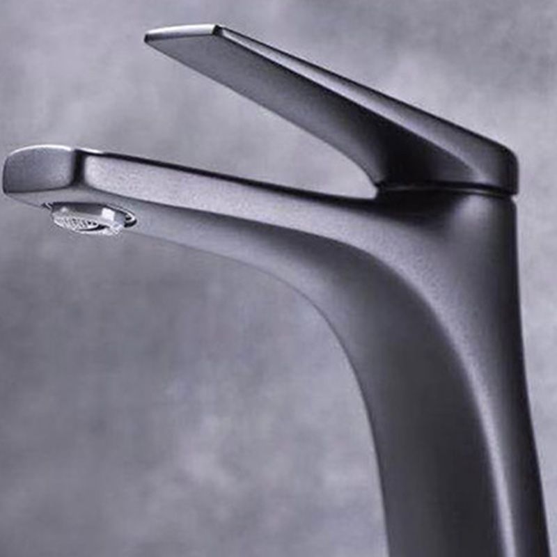 Zeitgenössischer Kupfer-Wasserhahn Hebel Niedriger Bogen Gefäß Wasserhahn