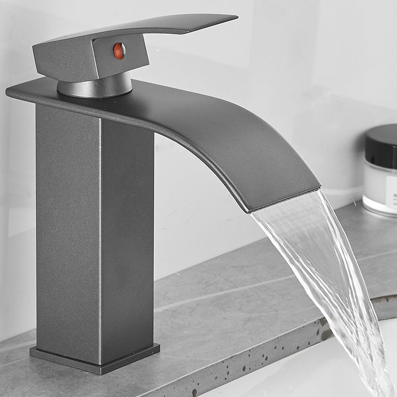 Moderner Badewannenarmatur Wasserfallauslauf Hebelgriff Messing Spülenarmatur