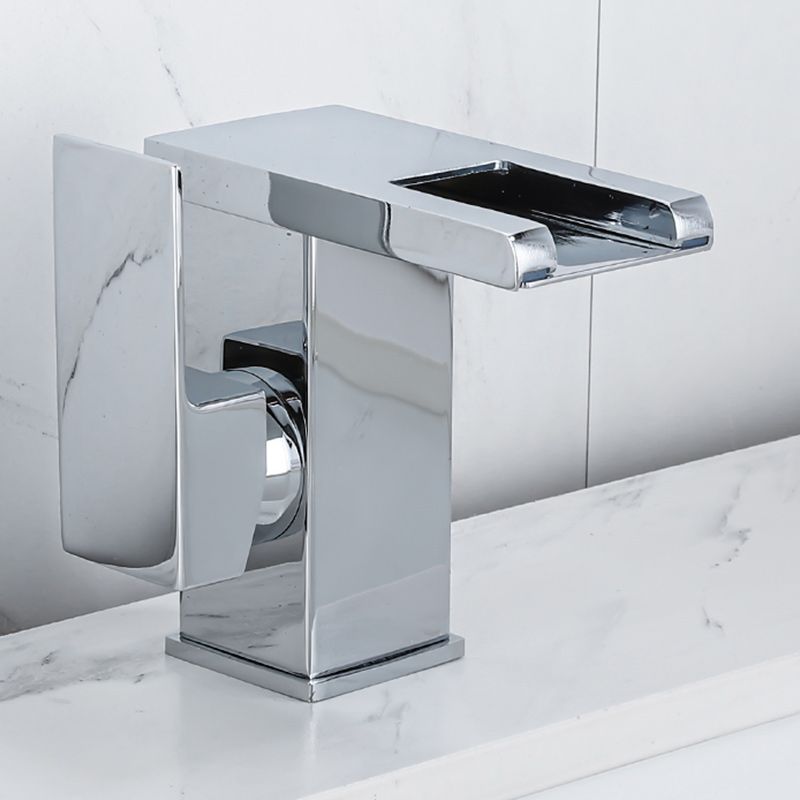 Wasserfall-Basin-Mischer-Armatur quadratischer Hebelgriff mit LED-Dreifarbbeleuchtung