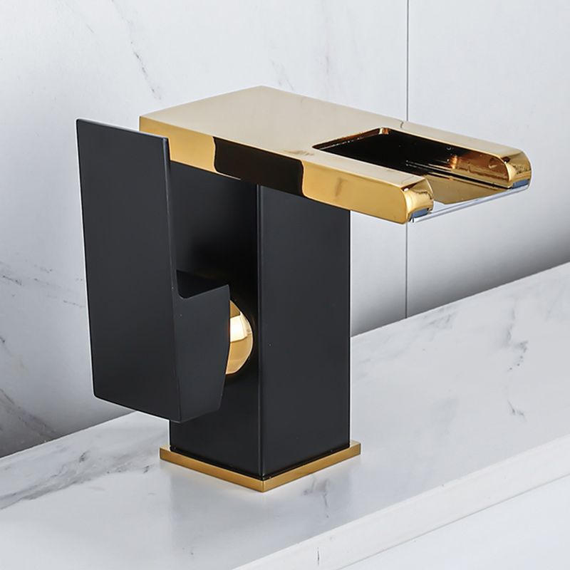 Wasserfall-Basin-Mischer-Armatur quadratischer Hebelgriff mit LED-Dreifarbbeleuchtung