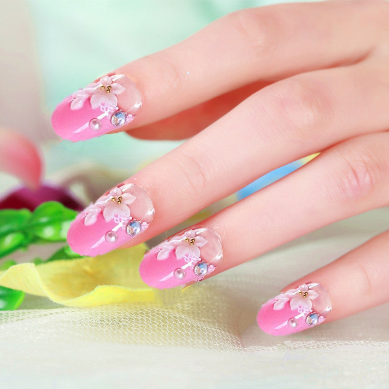 Kunstnägel mit filigranen Blumenverzierungen Brehn