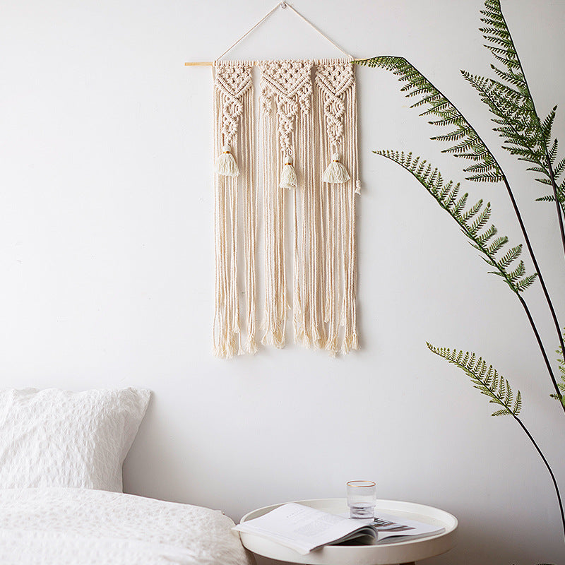Makramee-Wandbehang mit geometrischem Dreifach-Quasten-Design und Holzstab Brehn