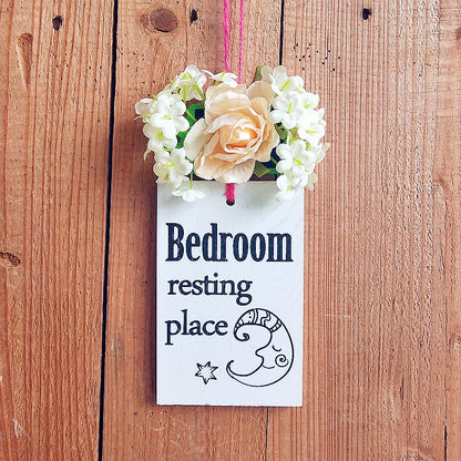 Dekoratives Schlafzimmer-Schild mit floralen Akzenten