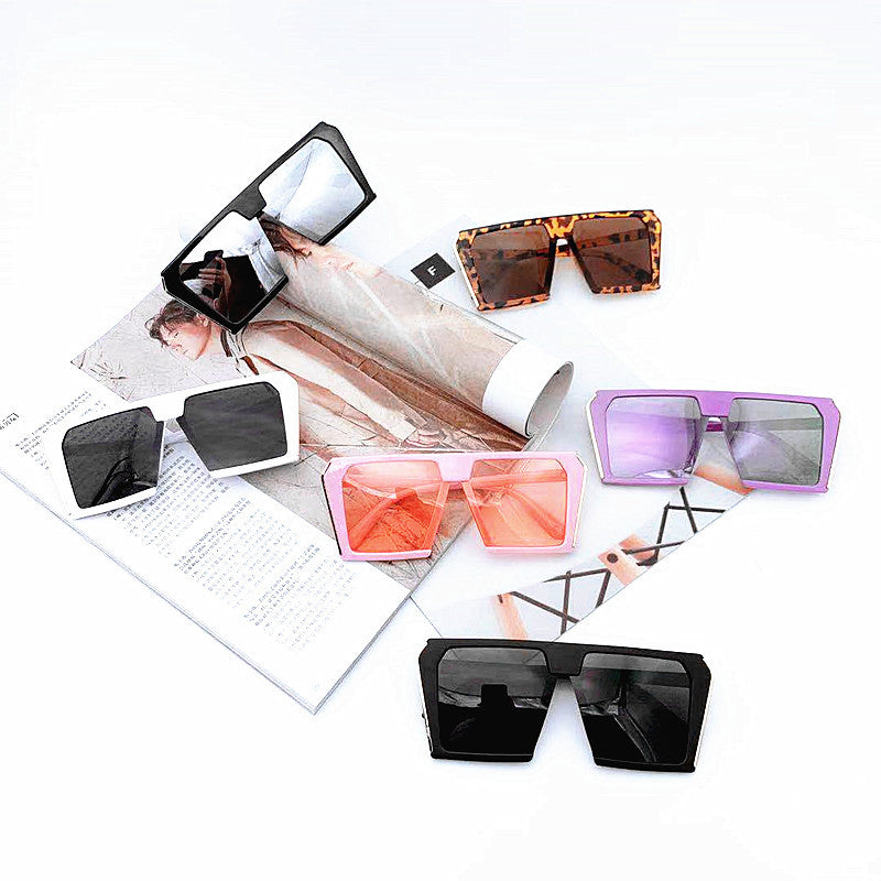 Damen stilvolle geometrische Sonnenbrille im kantigen Design Brehn