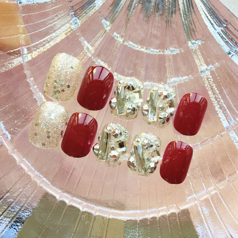 Kunstnägel mit luxuriöser Glitter- und Blumendesign Brehn