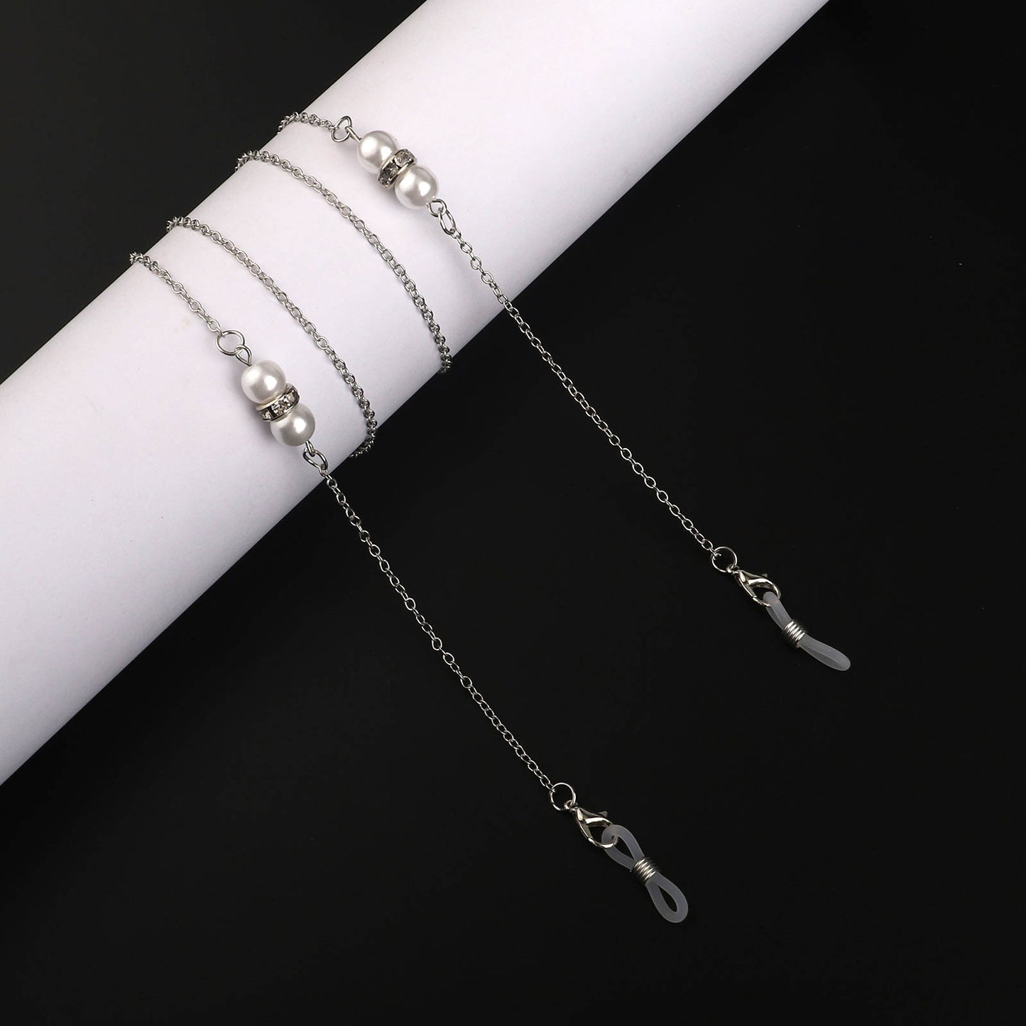 Elegante, mit Perlen veredelte Brillen-Kette Brehn