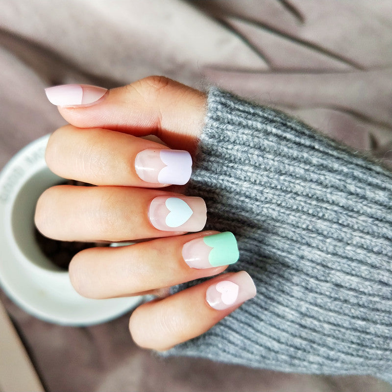 Dekorative Herz Nagelkunst