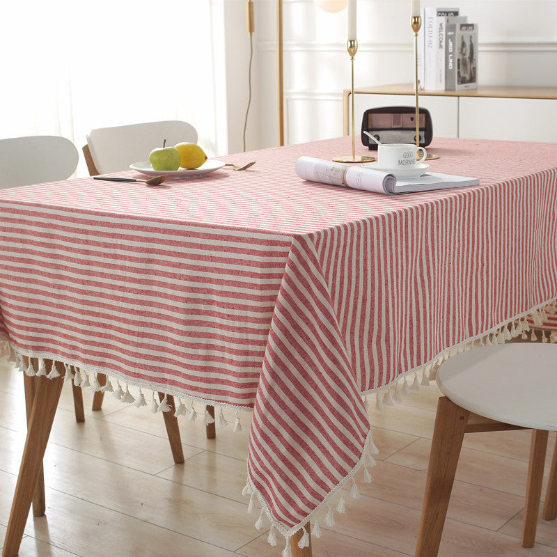 Gestreifte dekorative Tischdecke