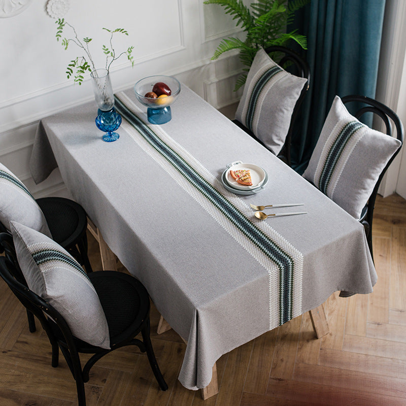 Elegante gestreifte Tischdecke