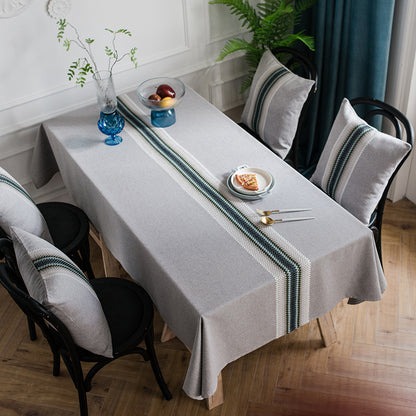 Elegante gestreifte Tischdecke