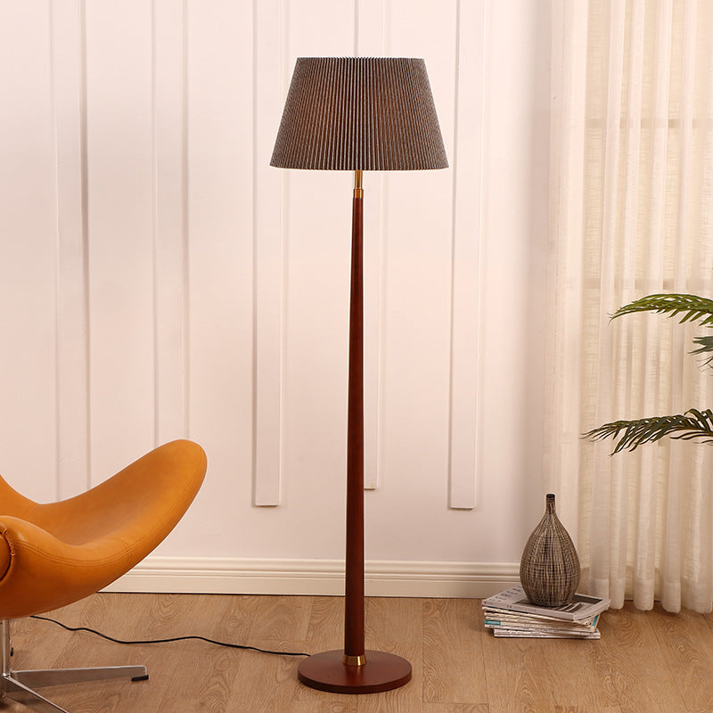 Mid-Century Modern Stehlampe mit gepławtem Schirm
