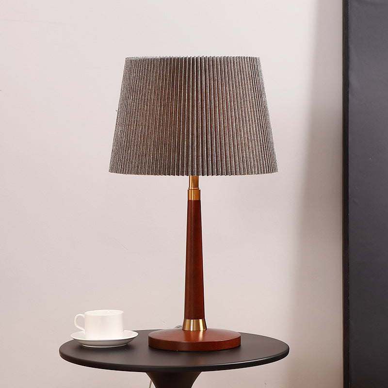 Mid-Century Modern Stehlampe mit gepławtem Schirm