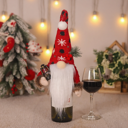 Dekorative Wichtelfigur mit weihnachtlichem Zubehör