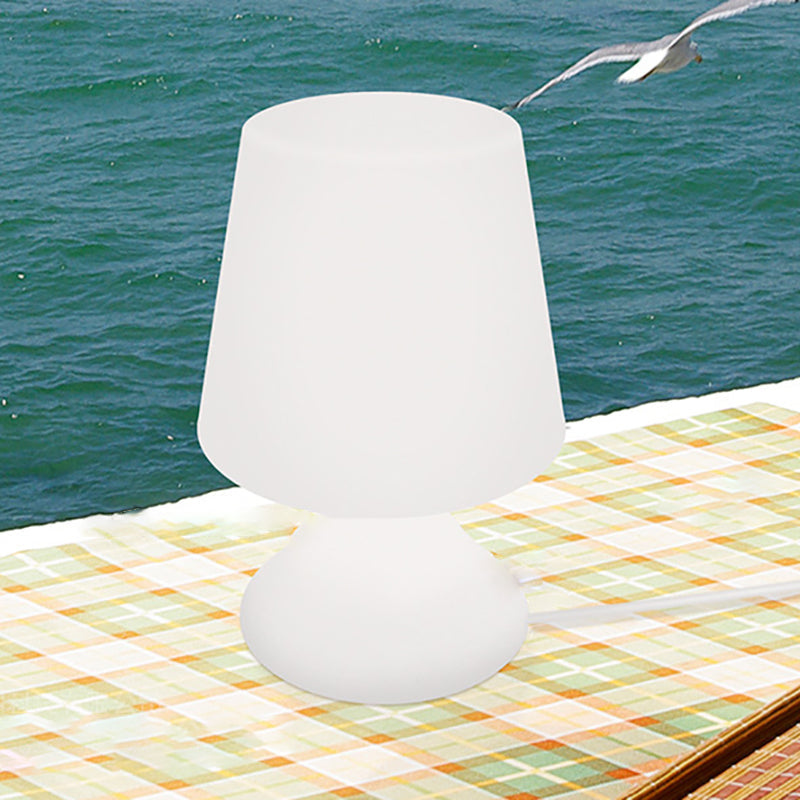 Moderne Minimalistische PE Becherform USB LED Tischlampe Nachtlicht für Außenpatio | Brehn