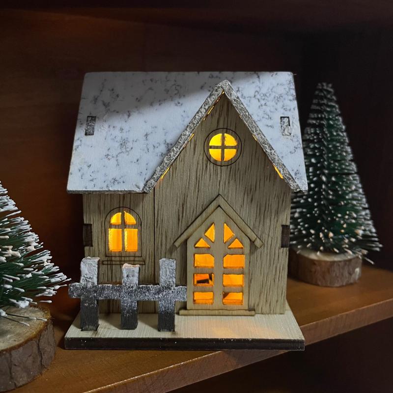 Brehn | Weihnachtlich beleuchtetes Haus