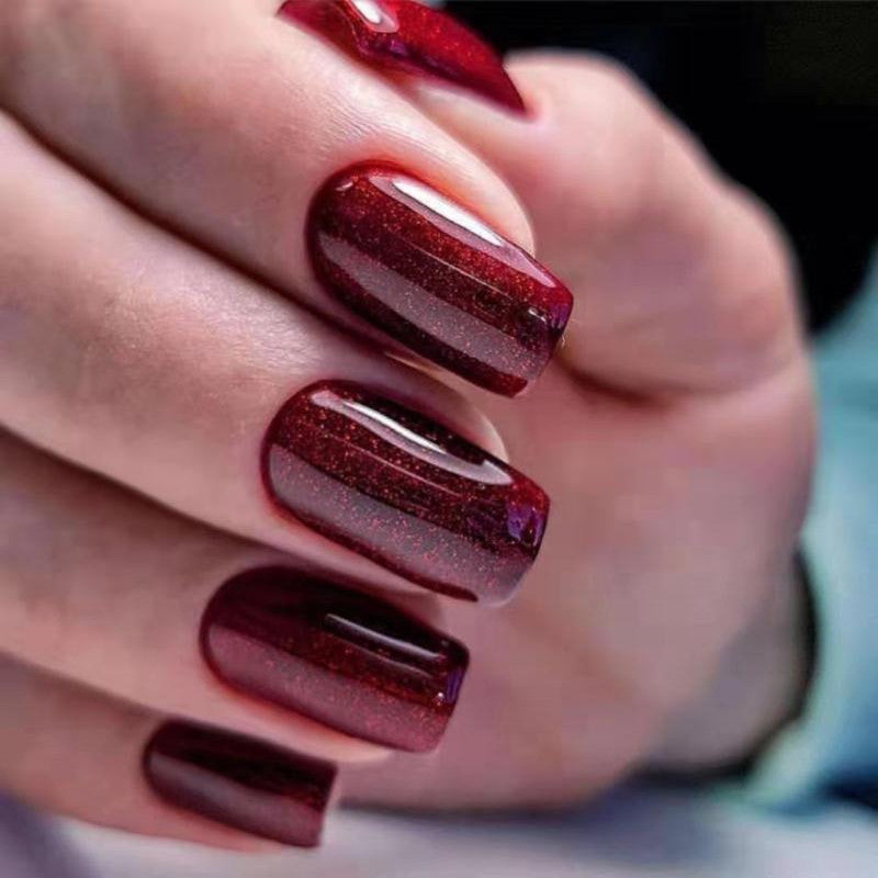 Elegante Kunstnägel im modischen Stiletto-Design Brehn