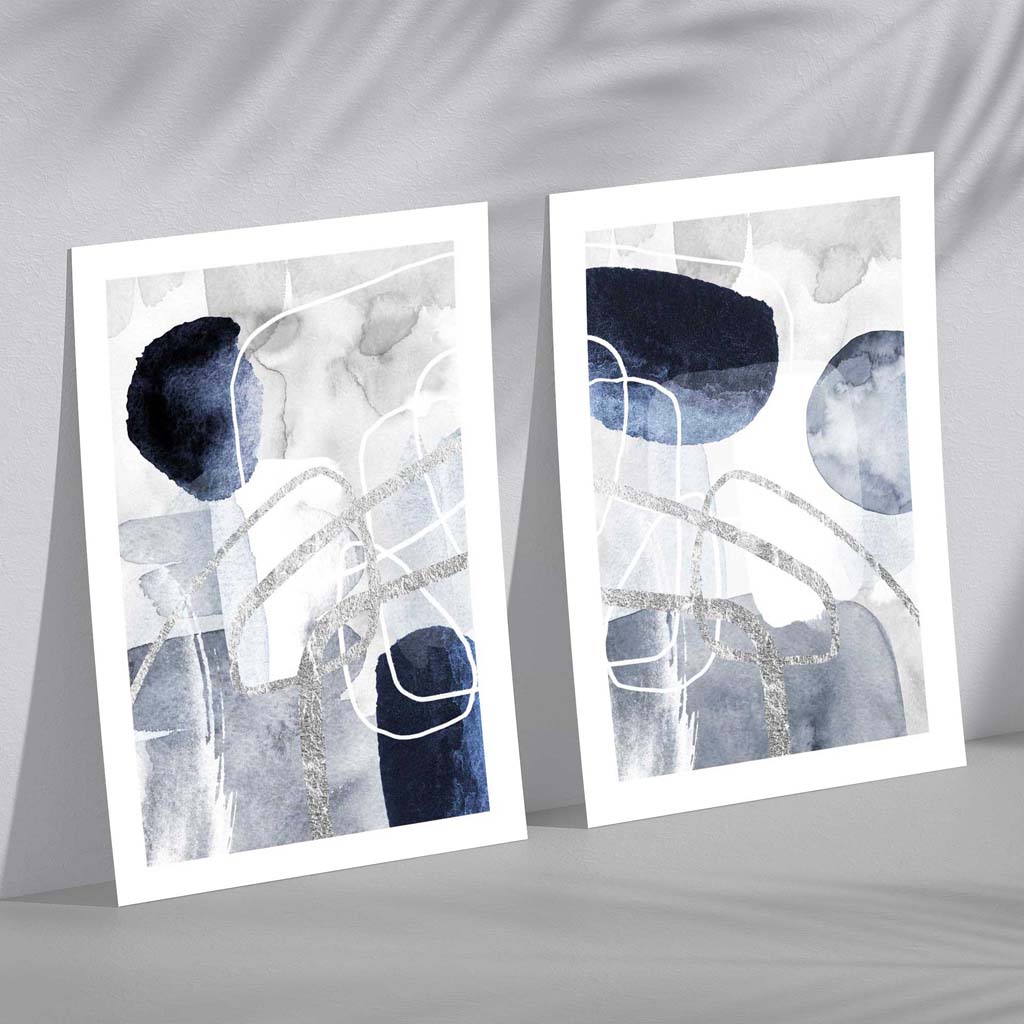 Set aus 2 Kunstdrucken mit abstrakten Formen in Blau und Silber