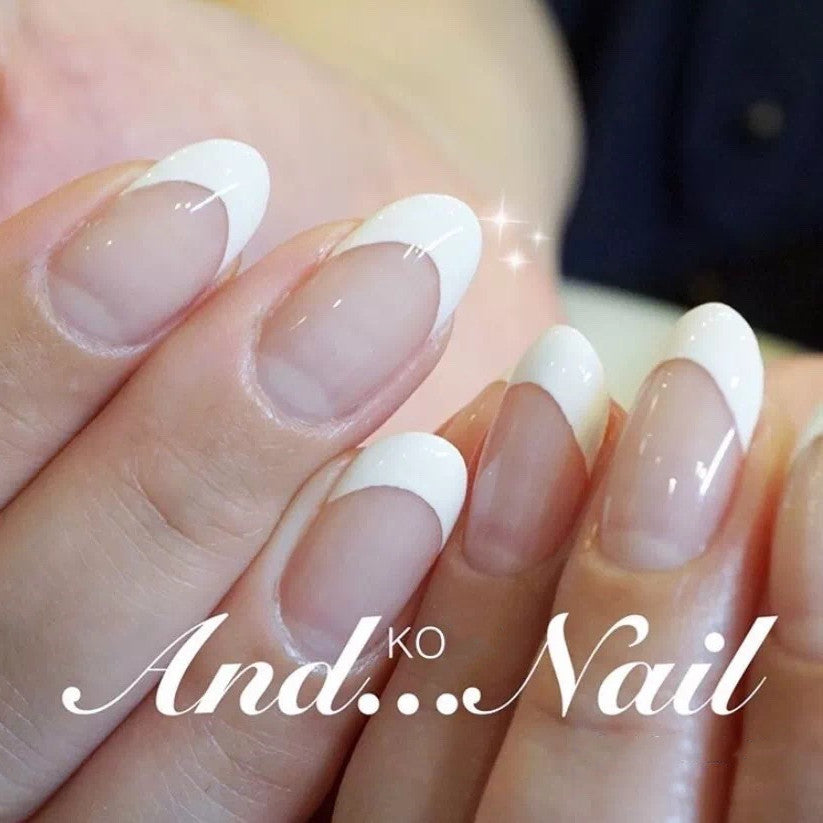 Hochwertige Kunstnägel im klassischen French Tip Design Brehn
