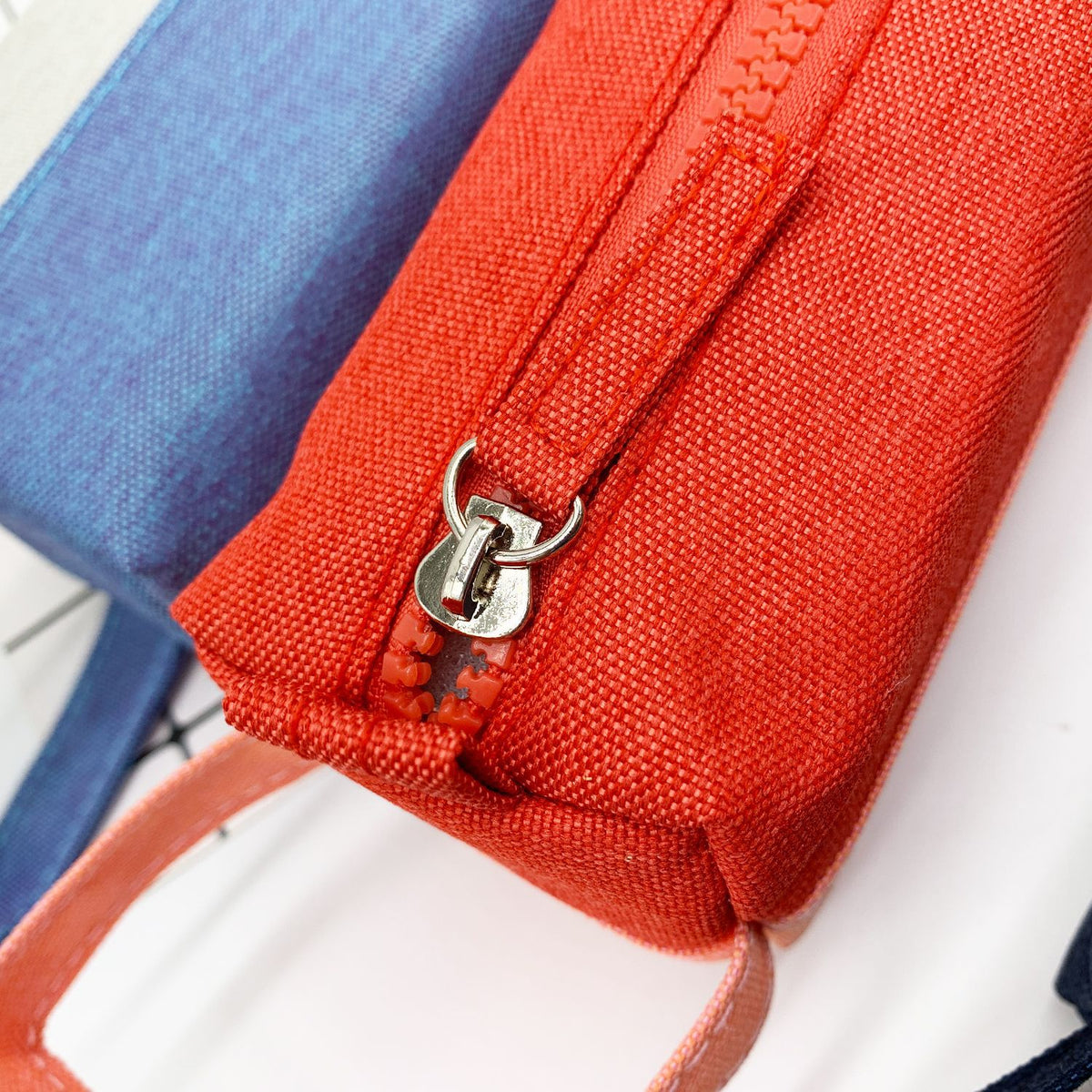 Schlanker Multi-Taschen-Organizer-Beutel