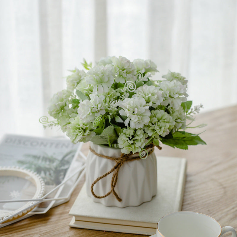 Charmante Blumenarrangement