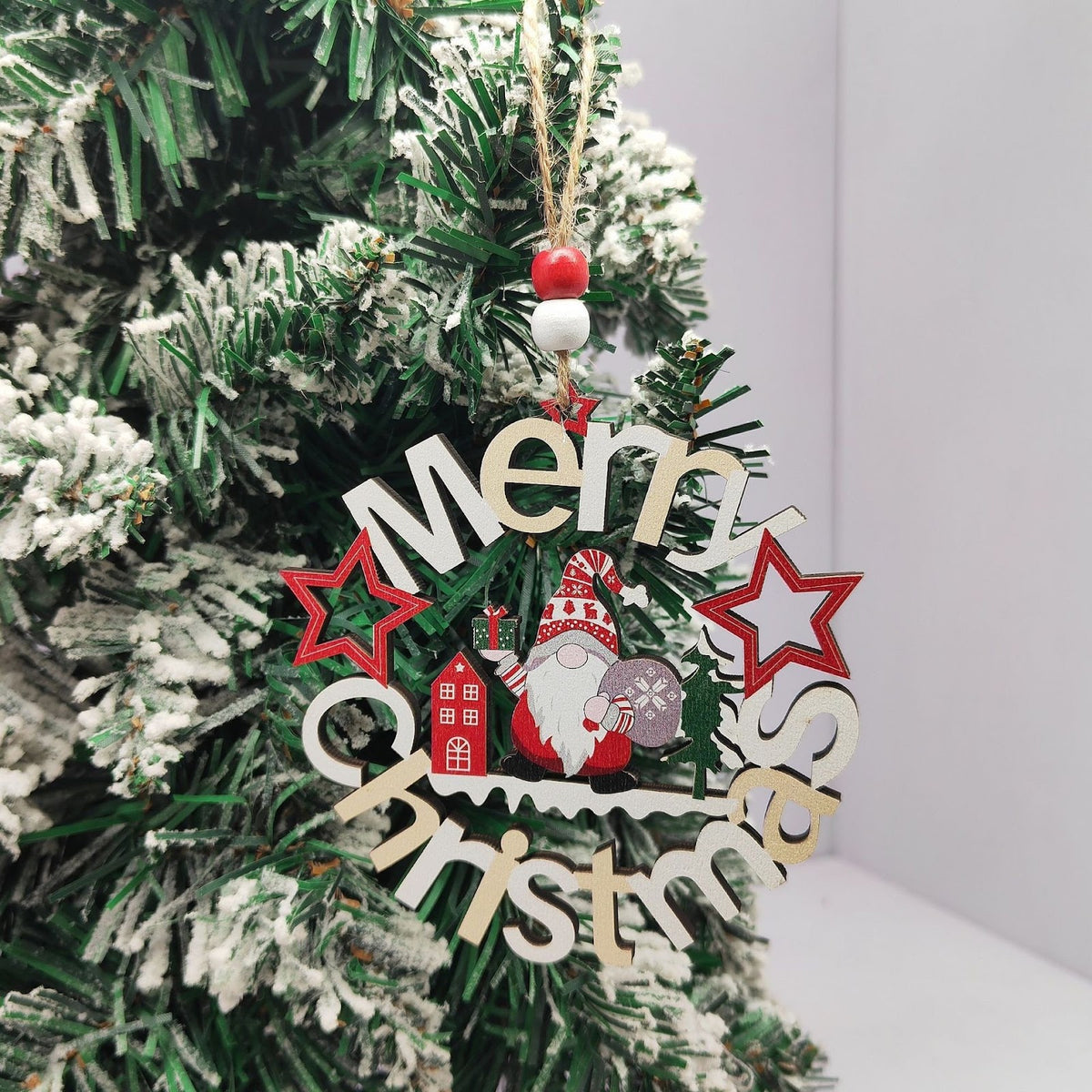 Dekorative Wichtel-Holzanhänger mit Weihnachtsmotiven