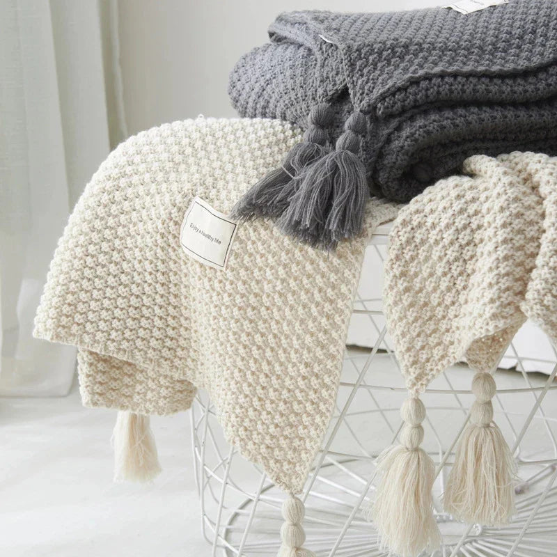Brehn | Gestrickte Woll-Decke mit Quasten - NordicCozy