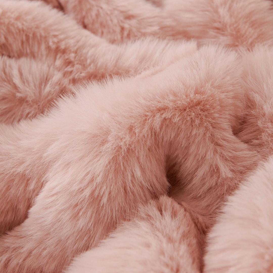 Luxe Ripple Faux Fur Sofa Cover - Modern, Stylisch & Langlebig Sofa Schutz | Brehn