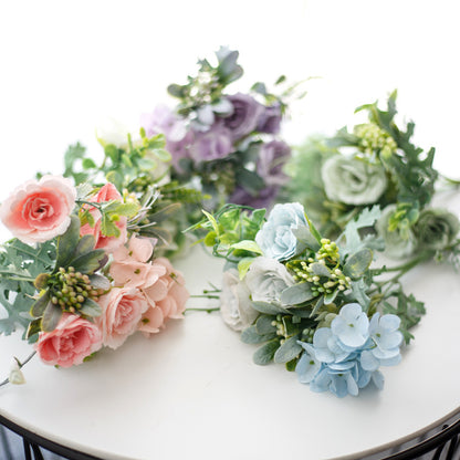 Eleganter künstlicher Blumenstrauß