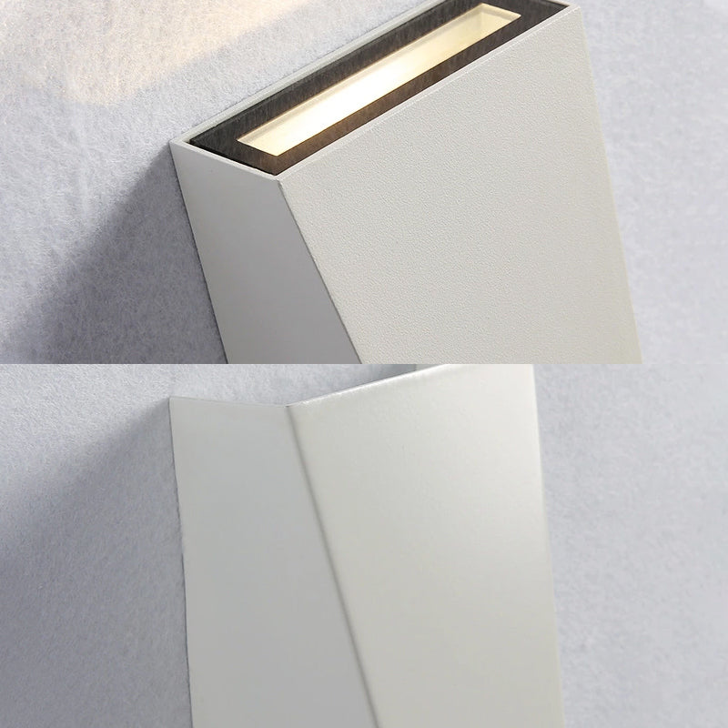 Simplistischer Stil Trapez-Wandwaschlicht Aluminium Warm/Weiß Beleuchtung LED Nachttisch-Wandleuchte in Schwarz/Weiß | Brehn