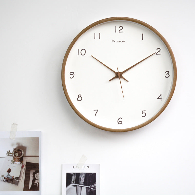 Brehn | Schlichte analoge Massivholz-Wanduhr für Zuhause – zeitlos und elegant!